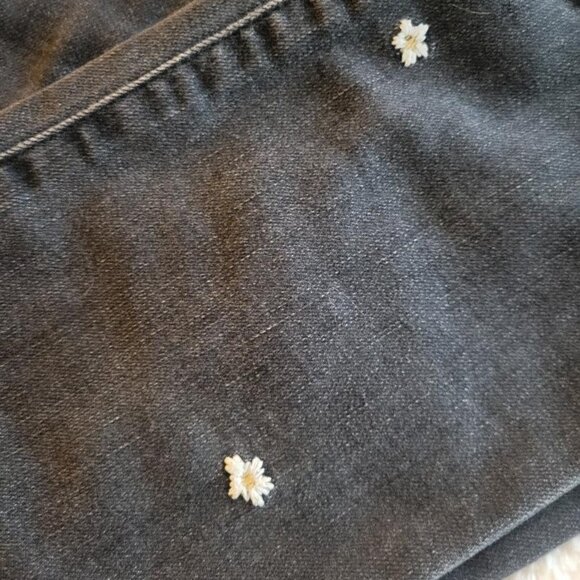Abercrombie & Fitch Black High Rise Super Skinny Ankle Daisy Embroidered Jeans 4 - Picture 7 of 7